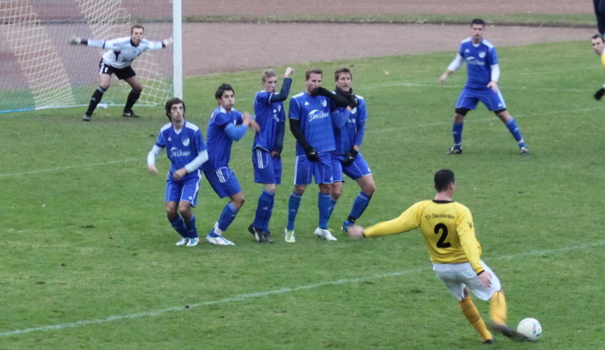 2011-11-27 FCO - TSV Oberö. Daniel Kreuzers Ausgleichstreffer per Freistoss_675 2011-11-27 FCO - TSV Oberö. Daniel Kreuzers Ausgleichstreffer per Freistoss_675