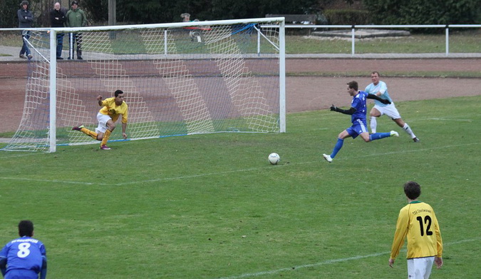 2011-11-27 FCO - TSV Oberö. Würtz auf dem Weg zur Führung des FC Odenheim_675 2011-11-27 FCO - TSV Oberö. Würtz auf dem Weg zur Führung des FC Odenheim_675